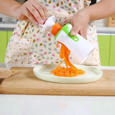 coupe legume en spirale polyvalent julienne de carottes