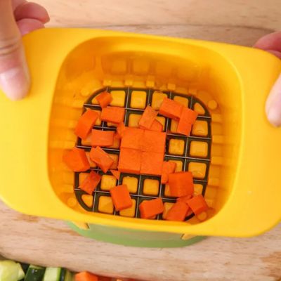 coupe legumes carottes en cubes