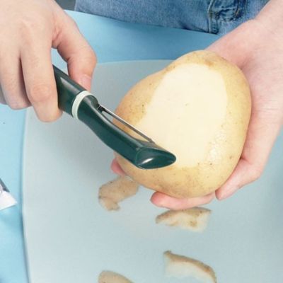 econome et eplucheur pomme de terre