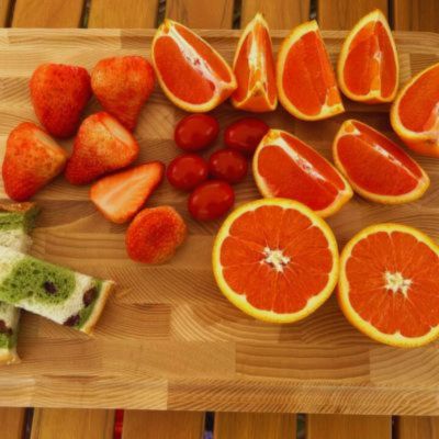 planche à découper bois plateau apéro fruits