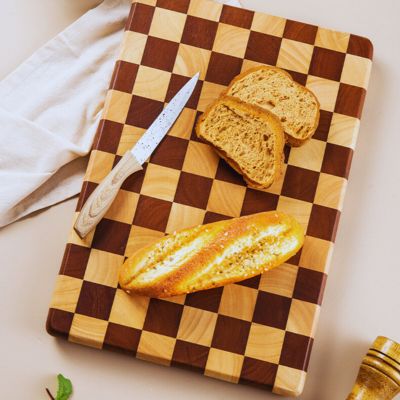 planche à découper bois résistante pour trancher le pain