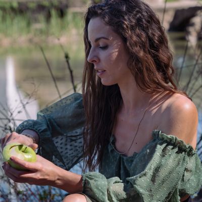 faut-il-eplucher-les-pommes-femme-nature-avec-pomme