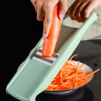 mandoline japonaise minimaliste précise design carottes