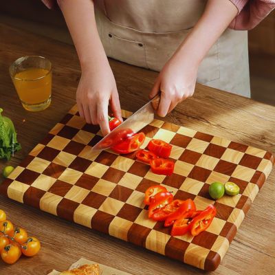 planche à découper bois stable en bois pour couper les tomates