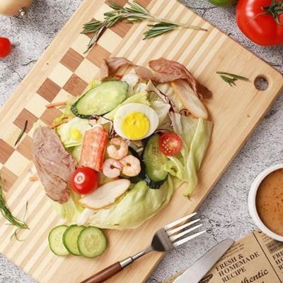 planche a decouper en bois plateau présentation salade