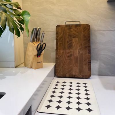 planche bois à découper noyer massif minimaliste design hygiénique stylée