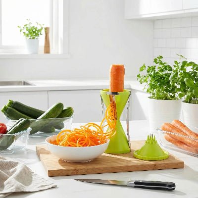 taille crayon legumes spirales carottes table cuisine minimaliste